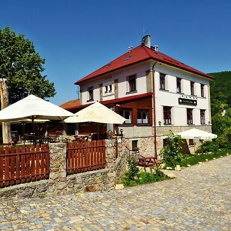 Penzion Karlstejn בית הארחה